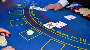Tampilan antarmuka permainan Baccarat di Dream Gaming dengan dealer langsung dan opsi taruhan yang jelas